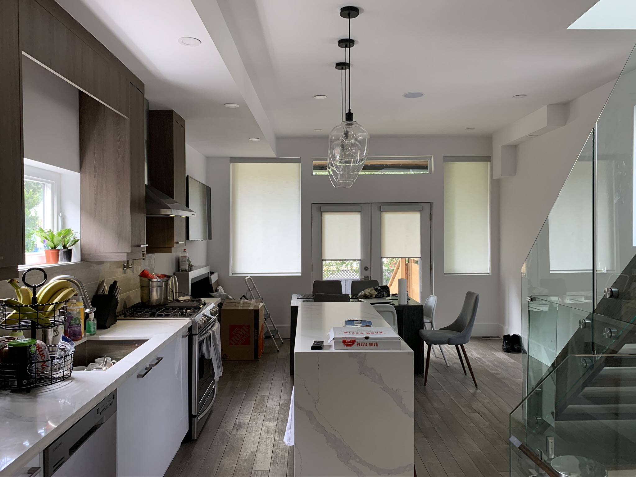 picture of custom roller blinds